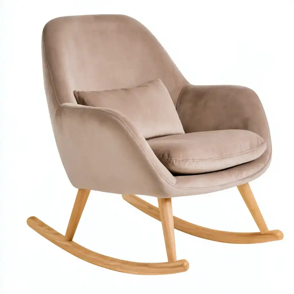 Mecedora con asiento envolvente y base clara - beige