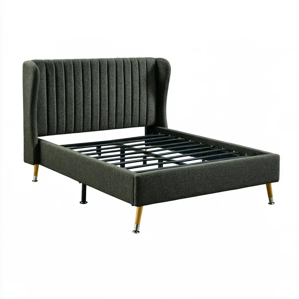Cama con cabecero oscuro de canales verticales - negro